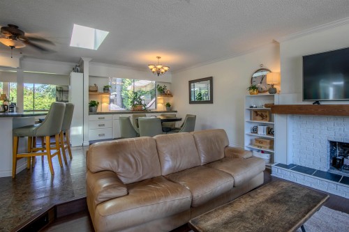 11307 83 Avenue, Delta, BC - Indoor Photo Showing Living Room With Fireplace