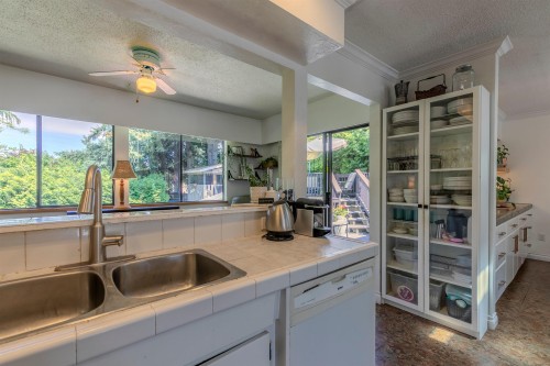 11307 83 Avenue, Delta, BC - Indoor Photo Showing Kitchen With Double Sink