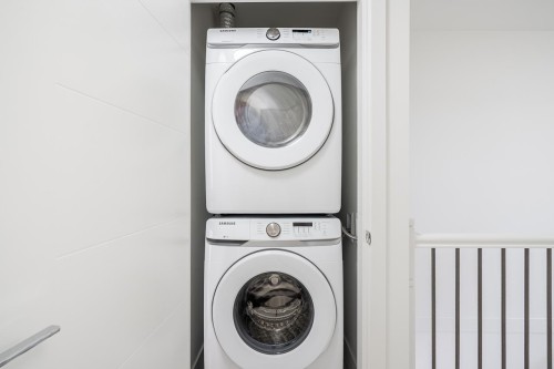 23-11556 72A Avenue, Delta, BC - Indoor Photo Showing Laundry Room