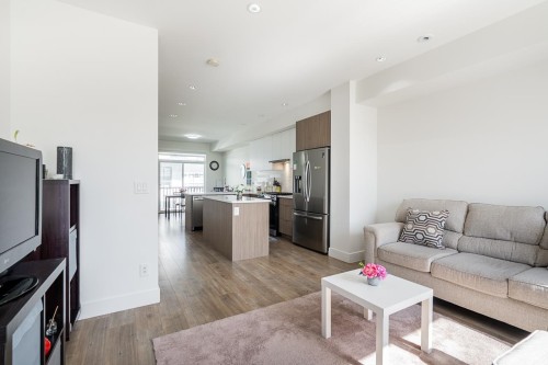 23-11556 72A Avenue, Delta, BC - Indoor Photo Showing Living Room