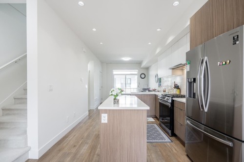 23-11556 72A Avenue, Delta, BC - Indoor Photo Showing Kitchen With Upgraded Kitchen