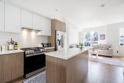 23-11556 72A Avenue, Delta, BC - Indoor Photo Showing Kitchen With Upgraded Kitchen