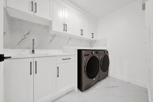20884 48 Avenue, Langley, BC - Indoor Photo Showing Laundry Room