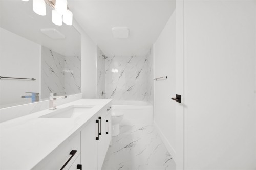20884 48 Avenue, Langley, BC - Indoor Photo Showing Bathroom