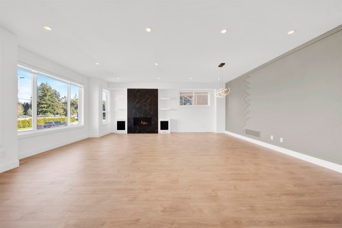 20884 48 Avenue, Langley, BC - Indoor With Fireplace