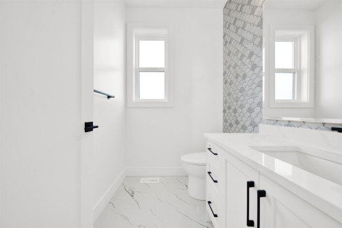 20884 48 Avenue, Langley, BC - Indoor Photo Showing Bathroom