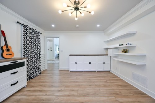 9709 Crown Crescent, Surrey, BC - Indoor Photo Showing Other Room