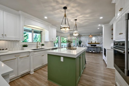 9709 Crown Crescent, Surrey, BC - Indoor Photo Showing Kitchen With Upgraded Kitchen