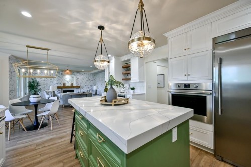 9709 Crown Crescent, Surrey, BC - Indoor Photo Showing Kitchen With Upgraded Kitchen