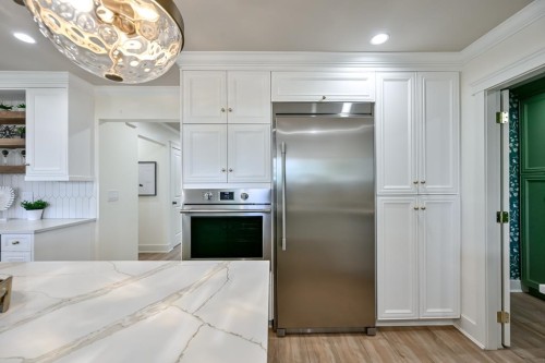 9709 Crown Crescent, Surrey, BC - Indoor Photo Showing Kitchen