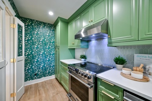 9709 Crown Crescent, Surrey, BC - Indoor Photo Showing Kitchen