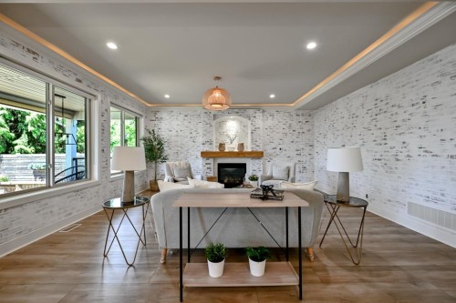9709 Crown Crescent, Surrey, BC - Indoor With Fireplace