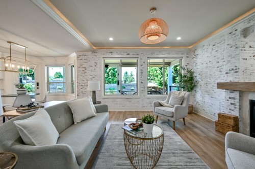9709 Crown Crescent, Surrey, BC - Indoor Photo Showing Living Room With Fireplace