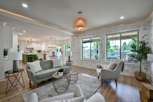 9709 Crown Crescent, Surrey, BC - Indoor Photo Showing Living Room