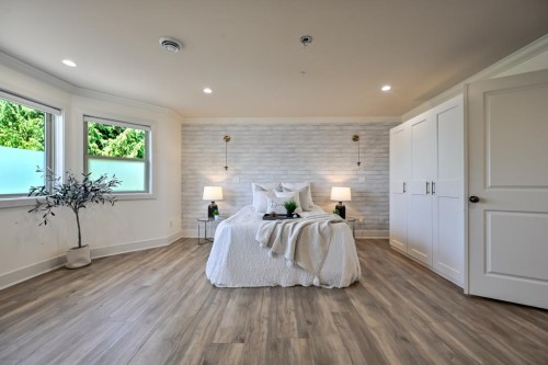 9709 Crown Crescent, Surrey, BC - Indoor Photo Showing Bedroom