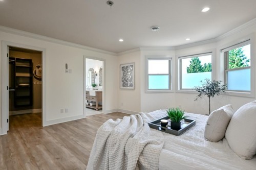 9709 Crown Crescent, Surrey, BC - Indoor Photo Showing Bedroom