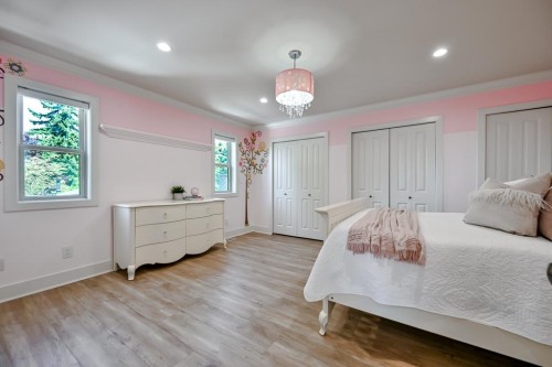 9709 Crown Crescent, Surrey, BC - Indoor Photo Showing Bedroom
