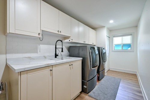 9709 Crown Crescent, Surrey, BC - Indoor Photo Showing Laundry Room