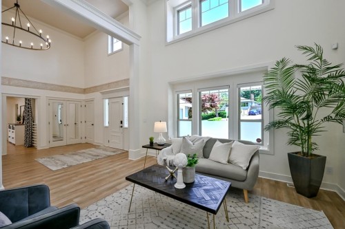 9709 Crown Crescent, Surrey, BC - Indoor Photo Showing Living Room