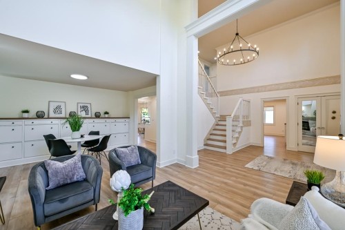 9709 Crown Crescent, Surrey, BC - Indoor Photo Showing Living Room