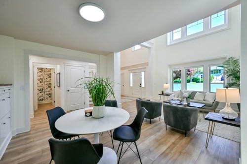 9709 Crown Crescent, Surrey, BC - Indoor Photo Showing Dining Room