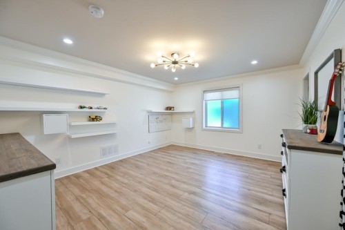 9709 Crown Crescent, Surrey, BC - Indoor Photo Showing Other Room
