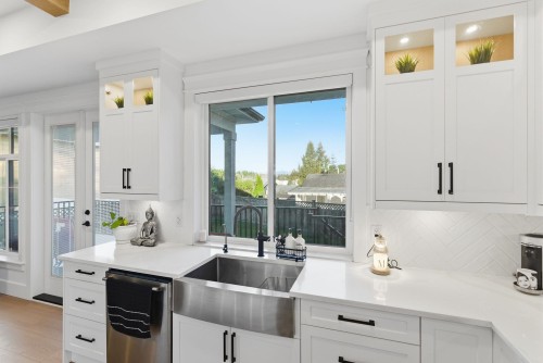 23741 Old Yale Road, Langley, BC - Indoor Photo Showing Kitchen
