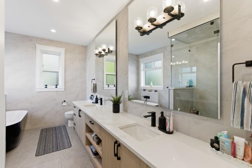 23741 Old Yale Road, Langley, BC - Indoor Photo Showing Bathroom