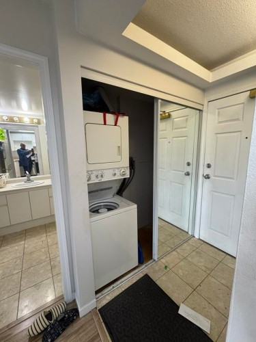 404-10899 University Drive, Surrey, BC - Indoor Photo Showing Laundry Room