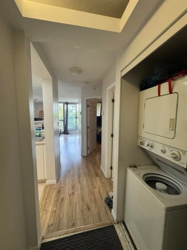 404-10899 University Drive, Surrey, BC - Indoor Photo Showing Laundry Room
