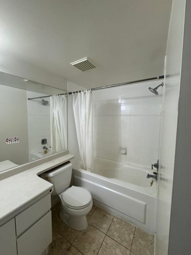 404-10899 University Drive, Surrey, BC - Indoor Photo Showing Bathroom