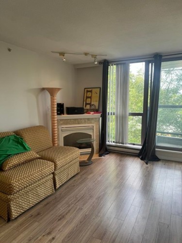 404-10899 University Drive, Surrey, BC - Indoor Photo Showing Living Room With Fireplace