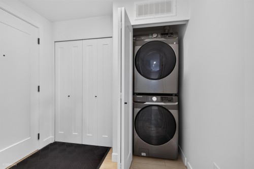 402-19945 Brydon Crescent, Langley, BC - Indoor Photo Showing Laundry Room