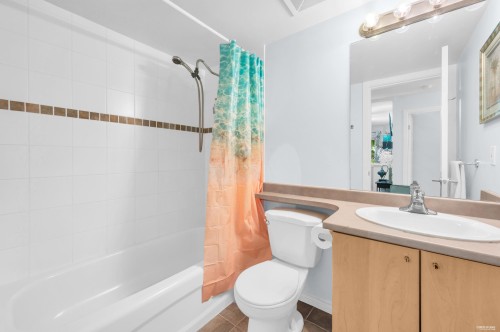 112-14877 100 Avenue, Surrey, BC - Indoor Photo Showing Bathroom