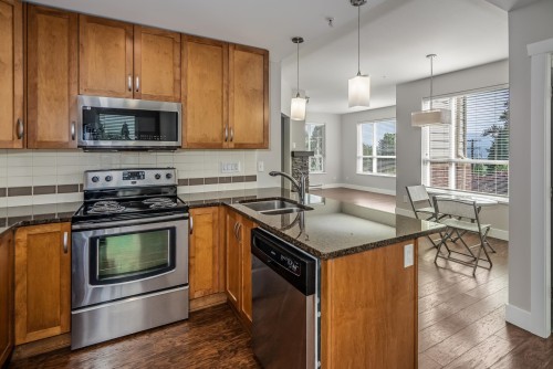 303-3192 Gladwin Road, Abbotsford, BC - Indoor Photo Showing Kitchen With Double Sink