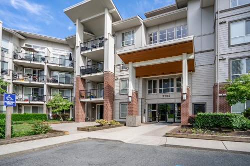 303-3192 Gladwin Road, Abbotsford, BC - Outdoor With Facade