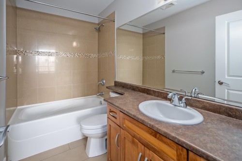 303-3192 Gladwin Road, Abbotsford, BC - Indoor Photo Showing Bathroom