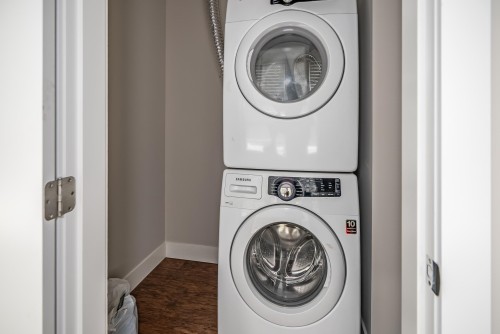 303-3192 Gladwin Road, Abbotsford, BC - Indoor Photo Showing Laundry Room