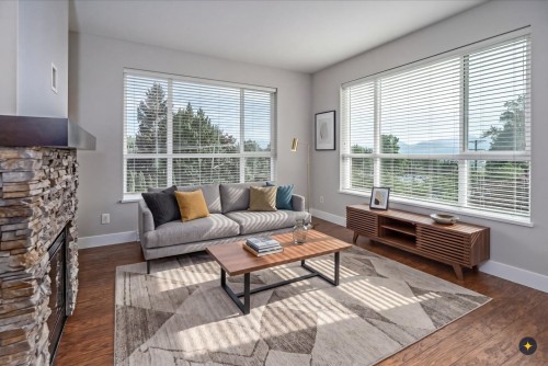 303-3192 Gladwin Road, Abbotsford, BC - Indoor Photo Showing Living Room