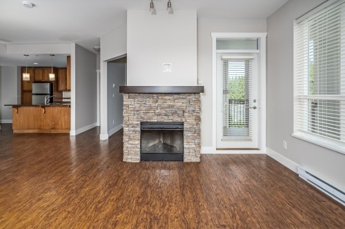 303-3192 Gladwin Road, Abbotsford, BC - Indoor Photo Showing Living Room With Fireplace