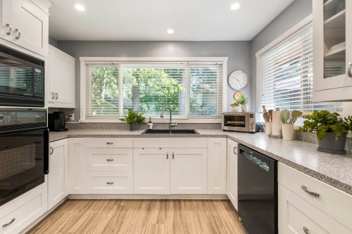 20179 37 Avenue, Langley, BC - Indoor Photo Showing Kitchen