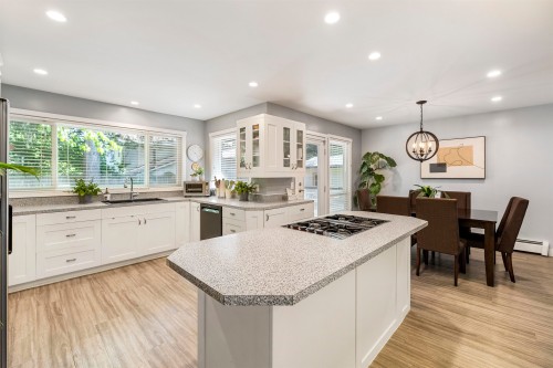 20179 37 Avenue, Langley, BC - Indoor Photo Showing Kitchen