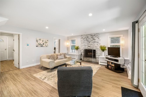 20179 37 Avenue, Langley, BC - Indoor Photo Showing Living Room With Fireplace