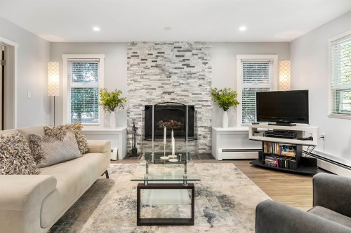 20179 37 Avenue, Langley, BC - Indoor Photo Showing Living Room With Fireplace