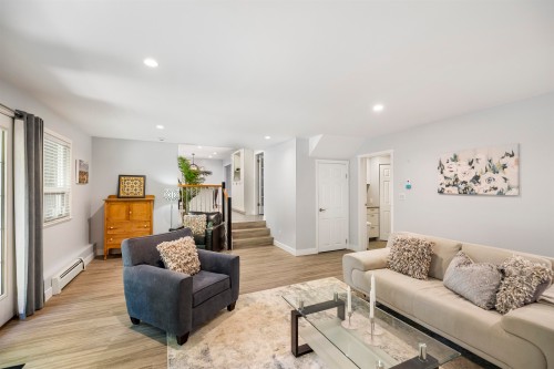20179 37 Avenue, Langley, BC - Indoor Photo Showing Living Room