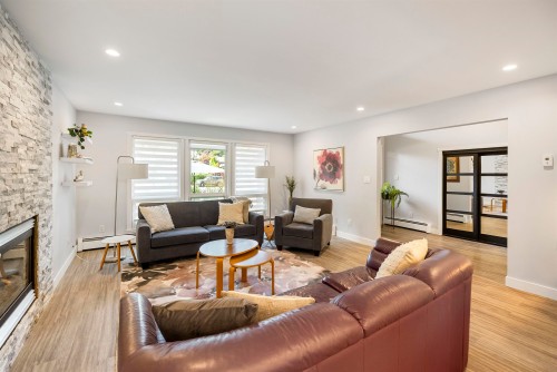20179 37 Avenue, Langley, BC - Indoor Photo Showing Living Room With Fireplace