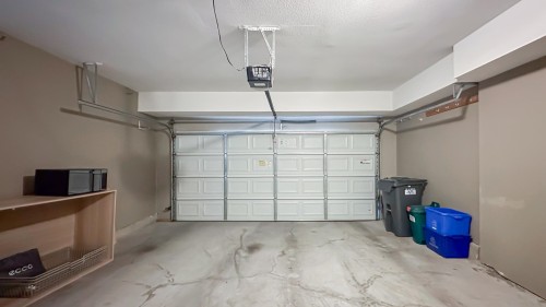 25-15977 26 Avenue, Surrey, BC - Indoor Photo Showing Garage