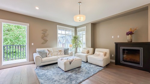 25-15977 26 Avenue, Surrey, BC - Indoor Photo Showing Living Room With Fireplace
