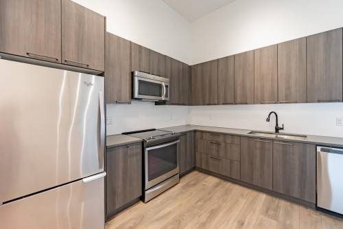 405-15628 104 Avenue, Surrey, BC - Indoor Photo Showing Kitchen With Stainless Steel Kitchen