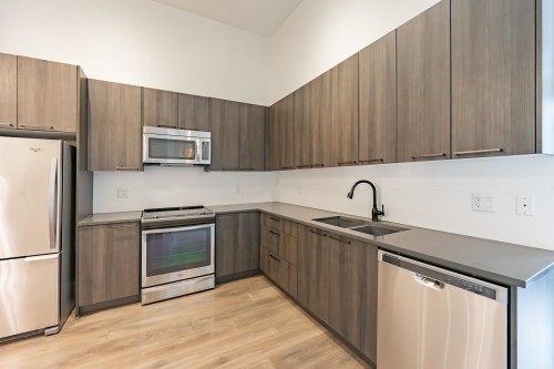 405-15628 104 Avenue, Surrey, BC - Indoor Photo Showing Kitchen With Stainless Steel Kitchen With Double Sink